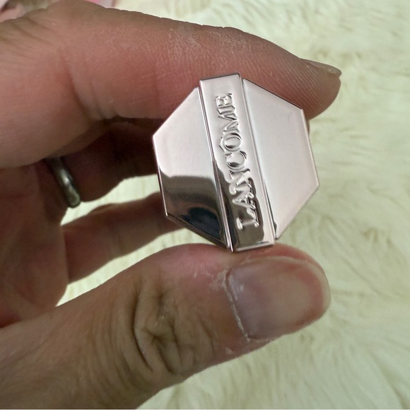 Lancôme 
Lip Idole JuicyTreat Hydrating Lip Gloss 37 red-y or not  brand new - Picture 2 of 5